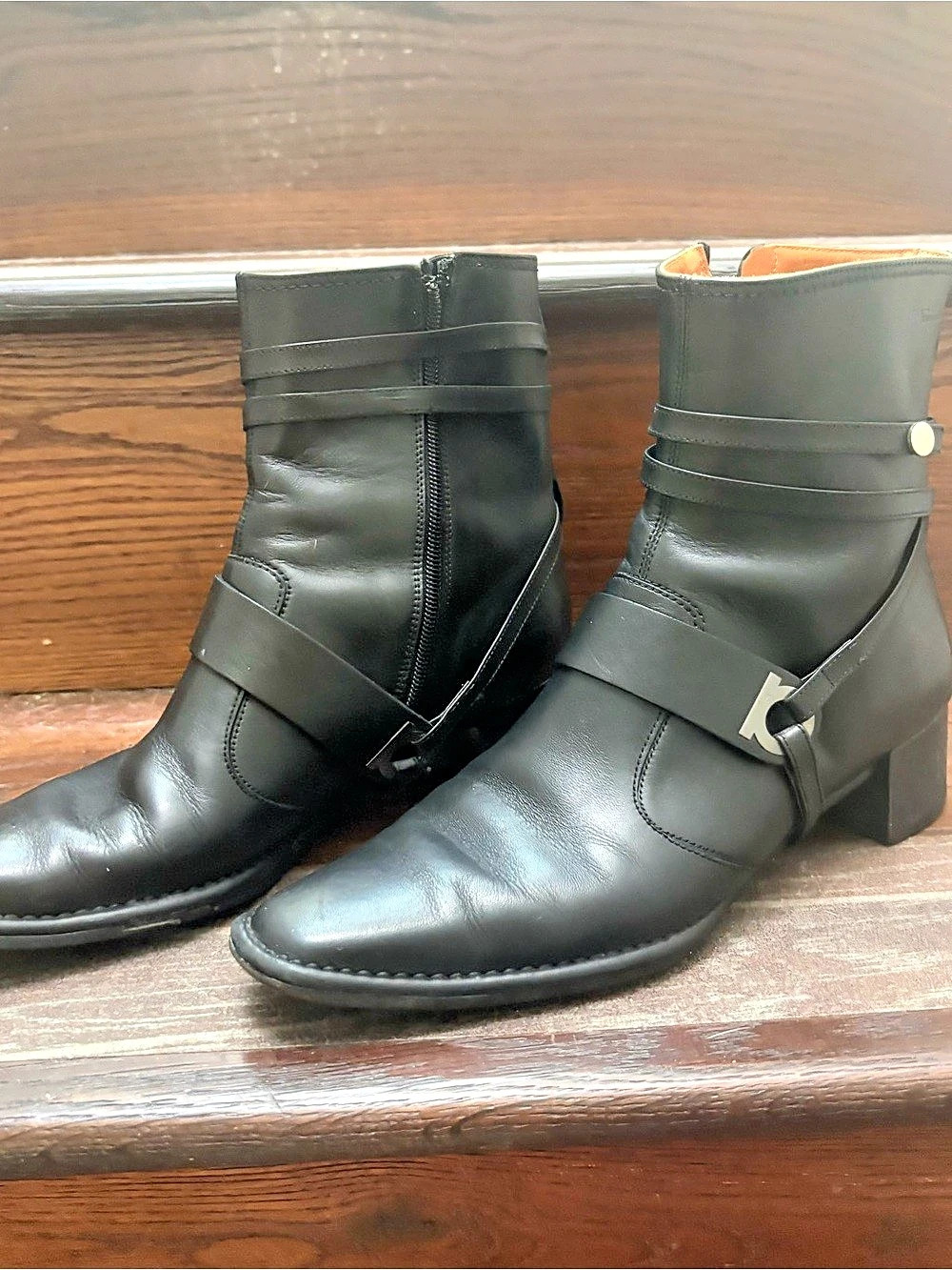 Woman Salvatore Ferragamo Leather Black Buckle Shoes Boots in Black US 8.5